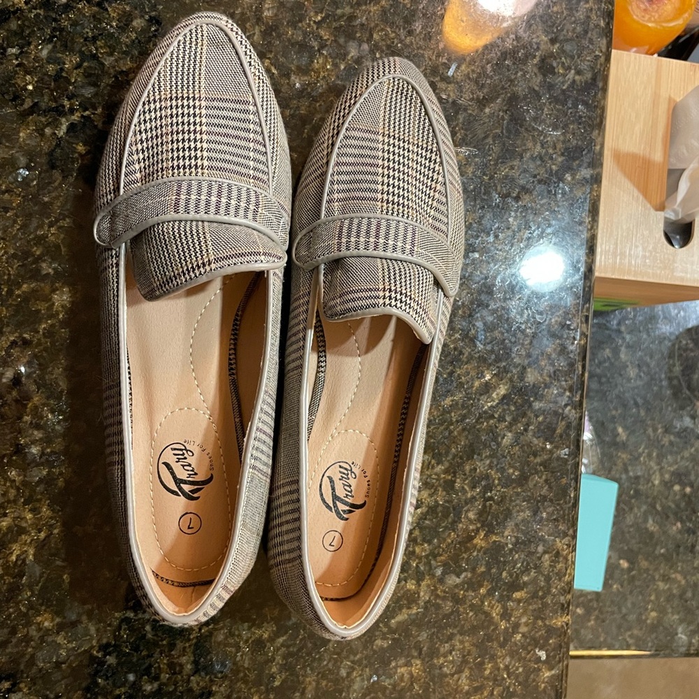 Plaid loafers - NEW NEVER WORN!! - Picture 8 of 8